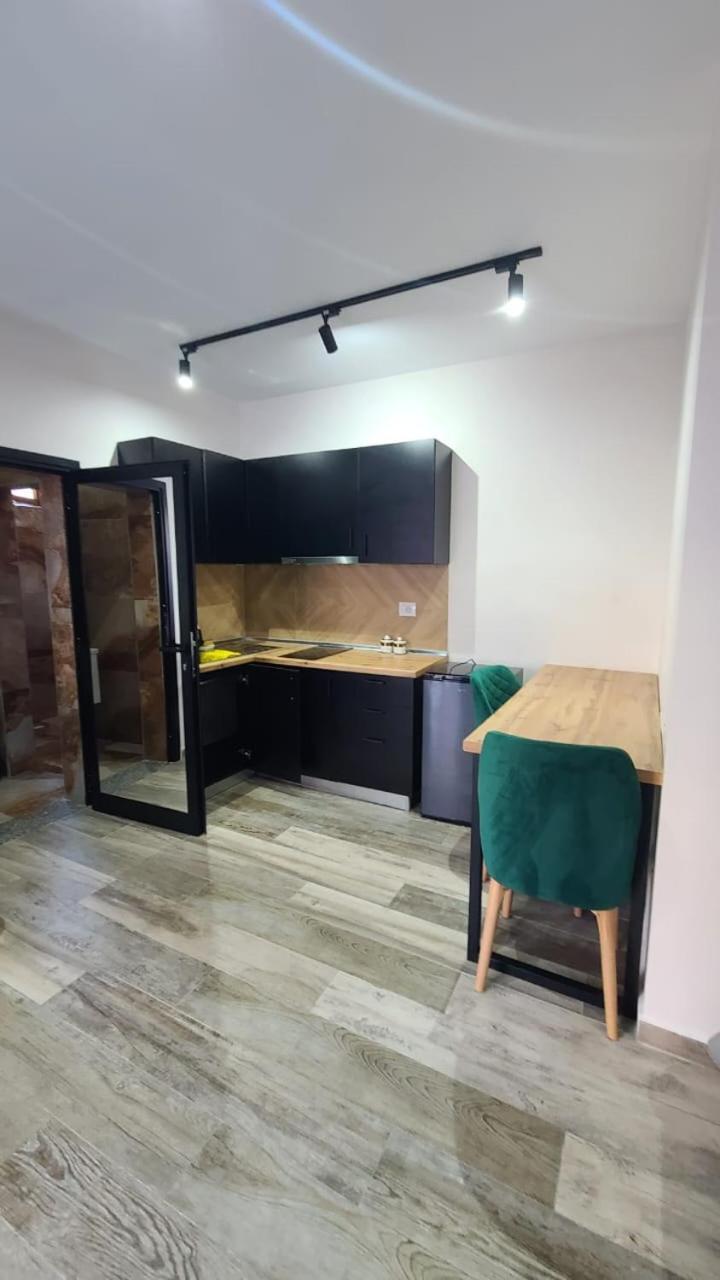 Guest House Tian & Hojz Durres Bagian luar foto