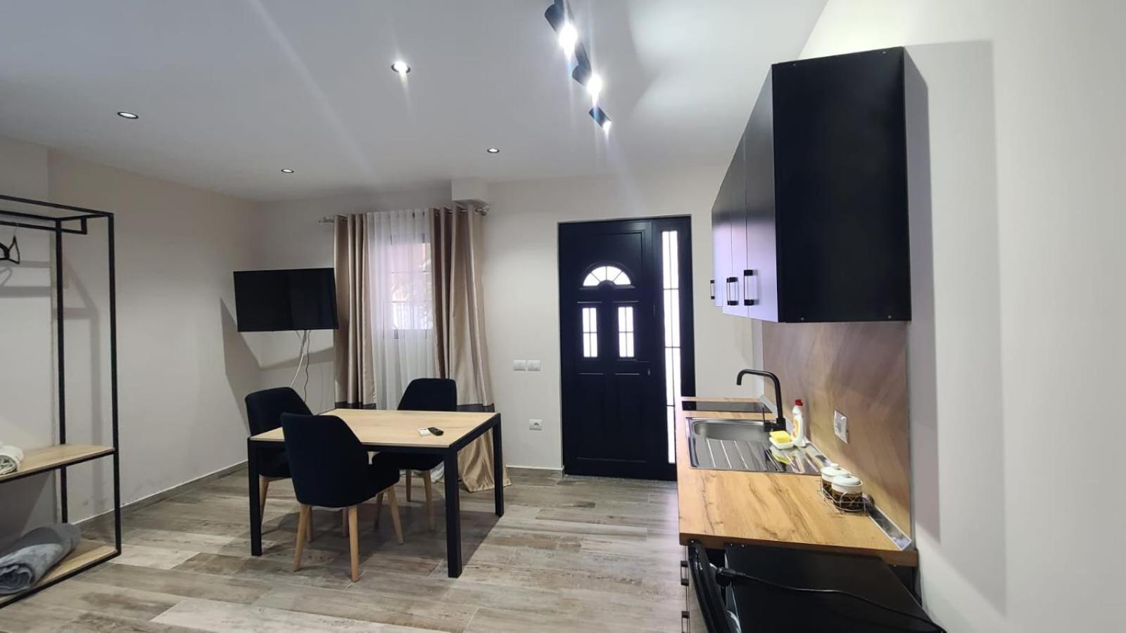 Guest House Tian & Hojz Durres Bagian luar foto