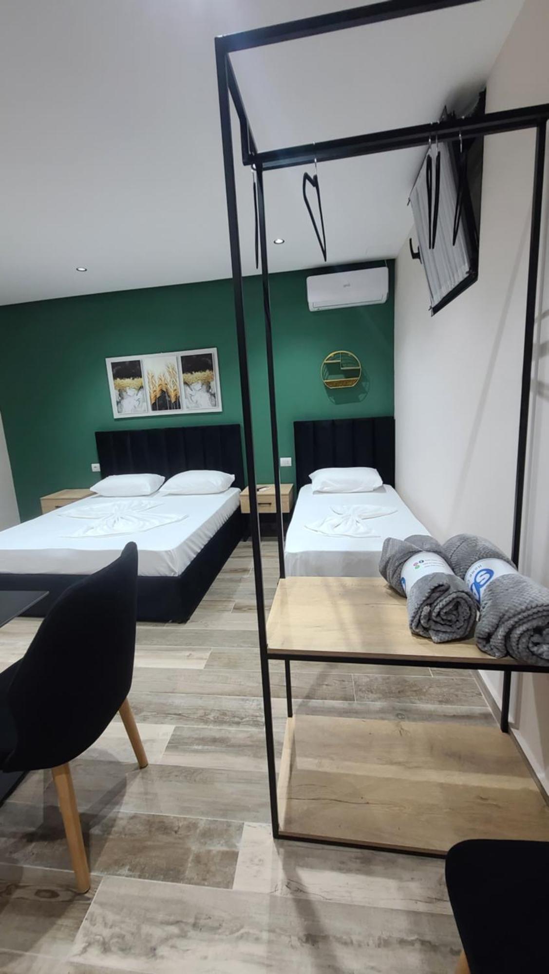 Guest House Tian & Hojz Durres Bagian luar foto