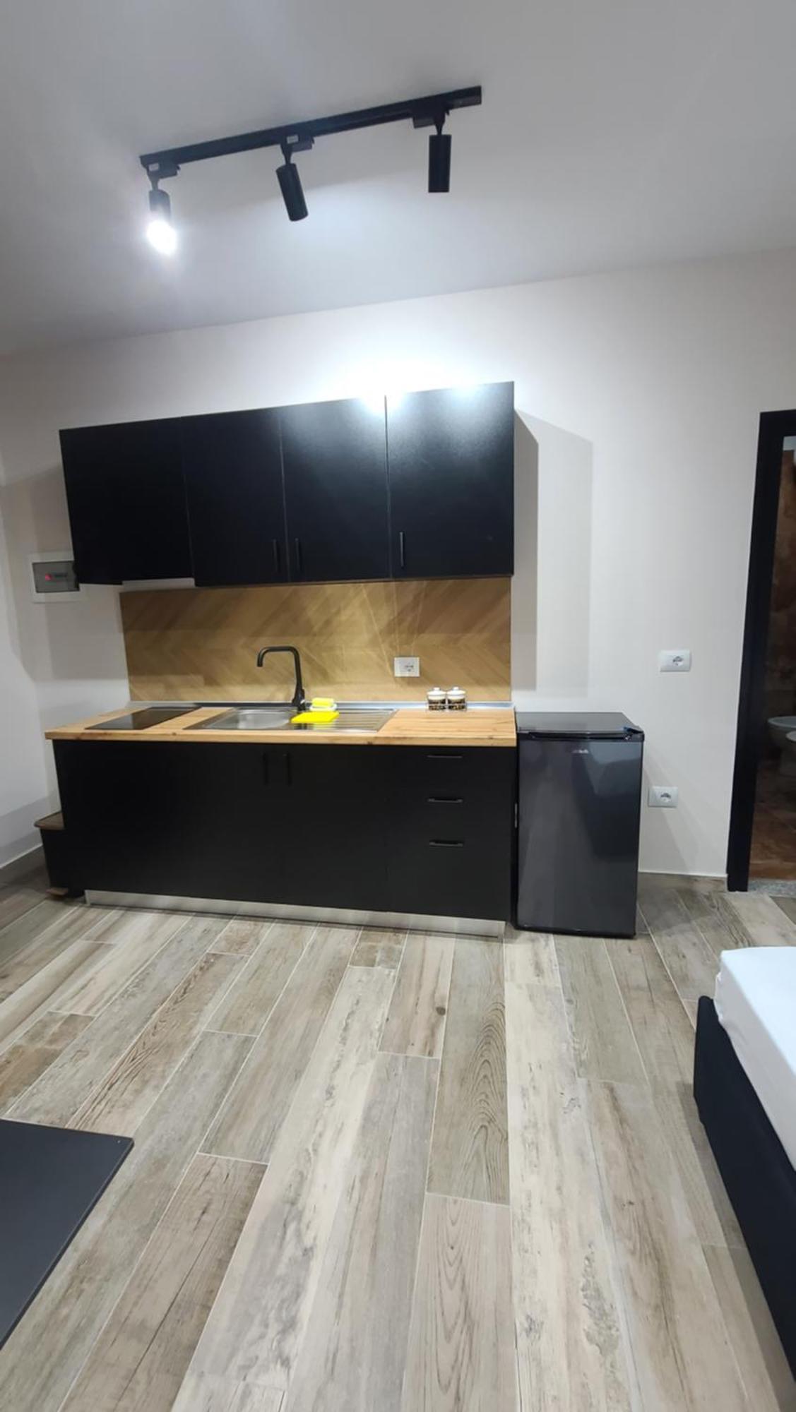 Guest House Tian & Hojz Durres Bagian luar foto