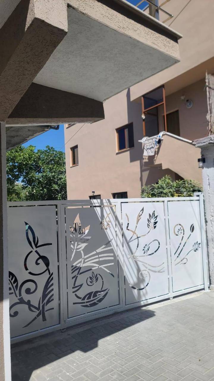 Guest House Tian & Hojz Durres Bagian luar foto