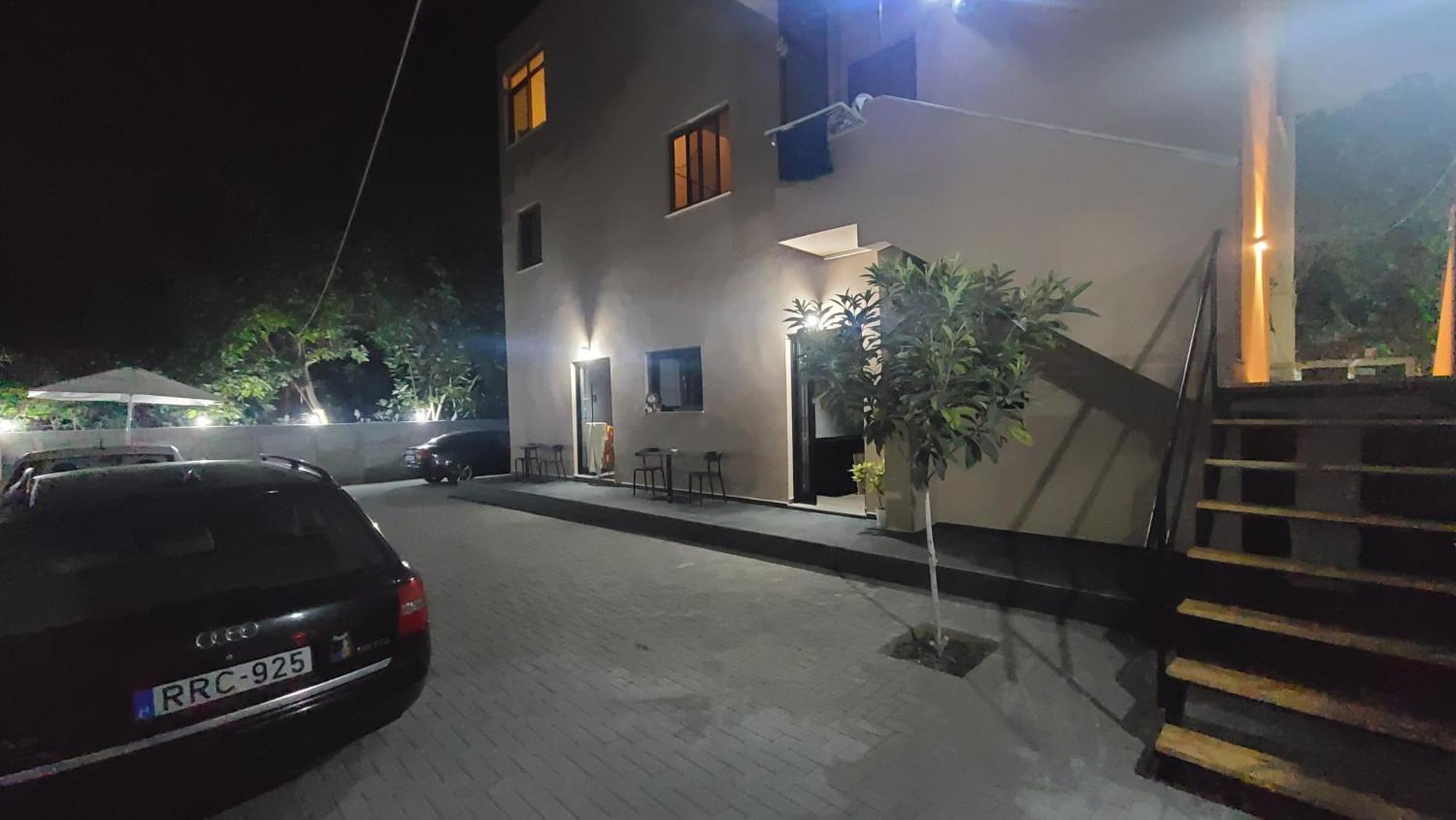 Guest House Tian & Hojz Durres Bagian luar foto